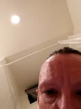 Karebearz1 online show from April 2026 05:10:02 AM