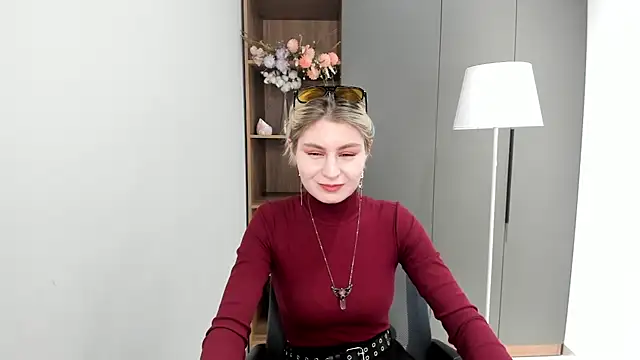 Snapshot of ShaunnaMachacek chatting on November 2025 05:42:01 AM ShaunnaMachacek online show from November 2025 05:42:01 AM