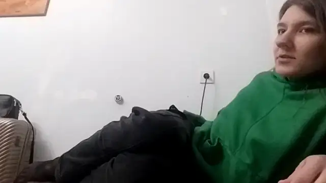 Snapshot of Zizi_Zuzu chatting on November 2025 06:52:02 PM Zizi Zuzu online show from November 2025 06:52:02 PM