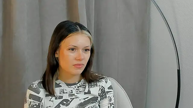 Snapshot of BrandiFraise chatting on October 2025 01:45:01 PM BrandiFraise online show from October 2025 01:45:01 PM