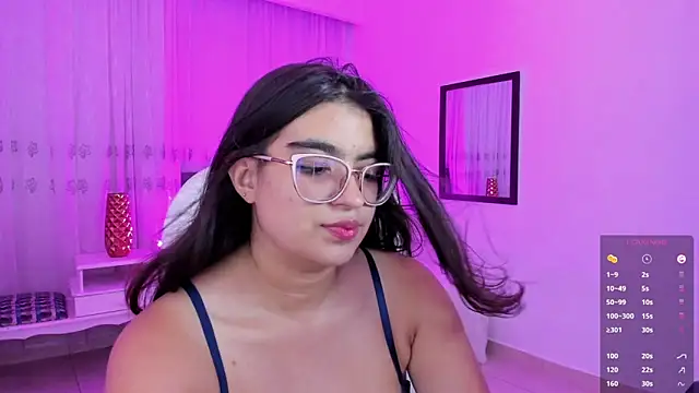 Luna Jonnes1 online show from June 2026 07:13:01 PM