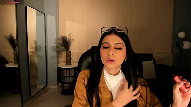 Snapshot of BellaConnorX chatting on December 2025 03:56:01 AM BellaConnorX online show from December 2025 03:56:01 AM