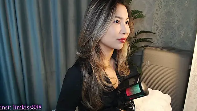 Snapshot of limkiss chatting on December 2025 02:00:02 PM limkiss online show from December 2025 02:00:02 PM