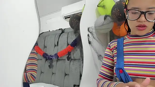 DamianandEva online show from November 2025 12:40:02 PM