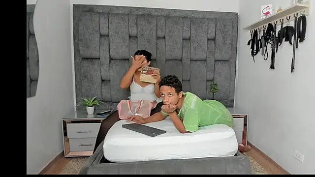 DamianandEva online show from April 2026 12:46:02 PM