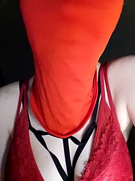 Snapshot of Cute-UwU chatting on November 2025 08:20:02 PM Cute-UwU online show from November 2025 08:20:02 PM