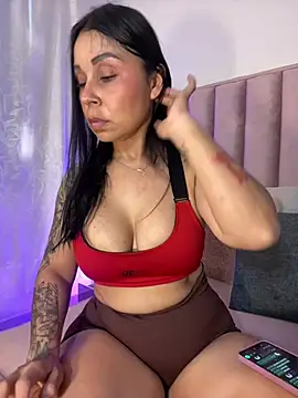 Snapshot of Natural_BIGASS_Nina chatting on May 2026 07:32:01 PM Natural BIGASS Nina online show from May 2026 07:32:01 PM