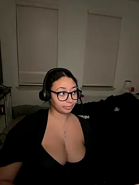 Snapshot of minha_baby chatting on November 2025 01:36:01 AM minha baby online show from November 2025 01:36:01 AM