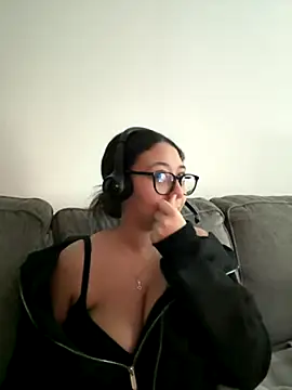 Snapshot of minha_baby chatting on November 2025 04:22:02 PM minha baby online show from November 2025 04:22:02 PM