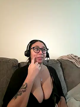 Snapshot of minha_baby chatting on December 2025 10:04:01 PM minha baby online show from December 2025 10:04:01 PM