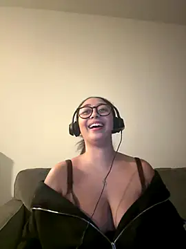 Snapshot of minha_baby chatting on December 2025 07:14:02 AM minha baby online show from December 2025 07:14:02 AM