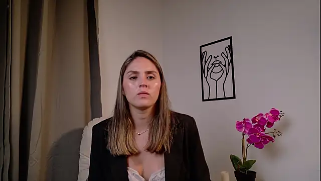 VictoriaNova  online show from February 2026 10:04:02 PM