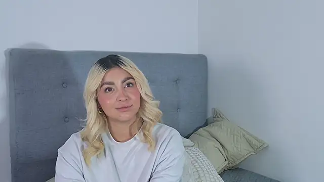 Elina Hills online show from December 2025 02:04:01 PM