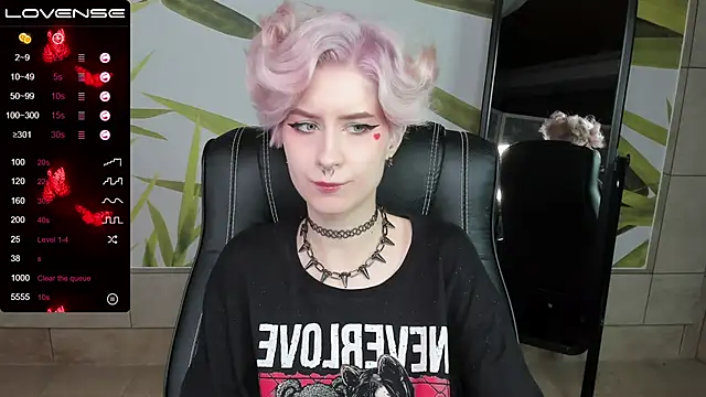 Angel Julles online show from November 2025 02:39:01 PM