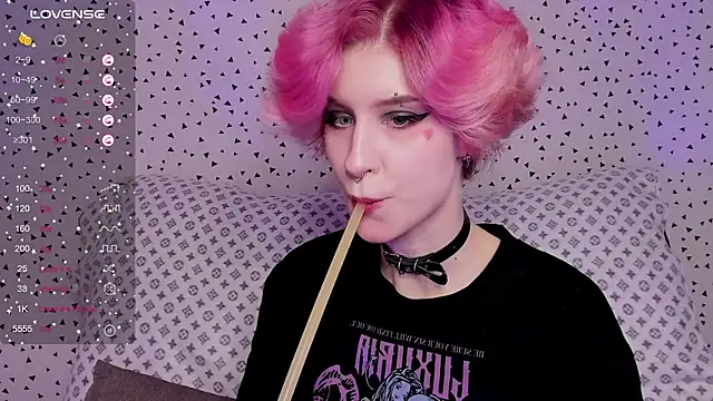 Angel Julles online show from May 2026 05:09:01 PM