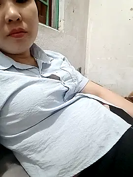 Snapshot of Elina_99 chatting on November 2025 01:05:02 AM Elina 99 online show from November 2025 01:05:02 AM