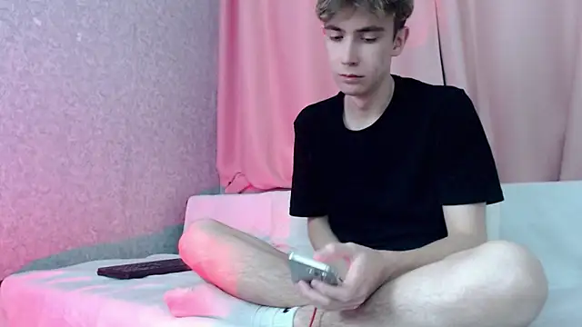 Snapshot of Harvey_foster chatting on December 2025 03:18:02 PM Harvey foster online show from December 2025 03:18:02 PM