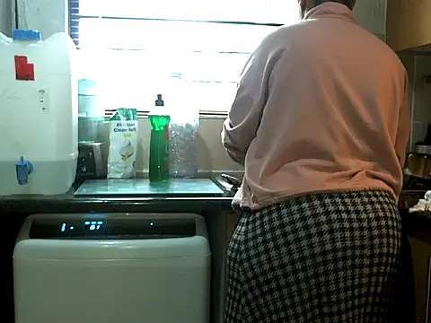 Snapshot of NewBeginnings8 chatting on November 2025 06:14:01 AM NewBeginnings8 online show from November 2025 06:14:01 AM