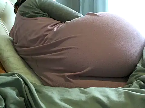 Snapshot of NewBeginnings8 chatting on November 2025 05:40:02 AM NewBeginnings8 online show from November 2025 05:40:02 AM