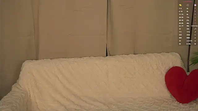 tinyanie online show from April 2026 08:43:02 PM