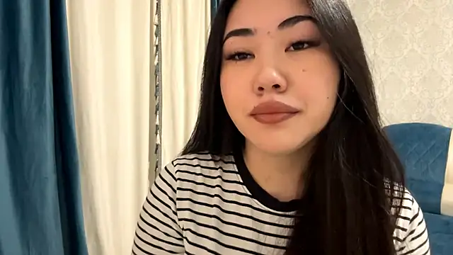 Snapshot of APRYLSUN chatting on November 2025 12:05:02 PM APRYLSUN online show from November 2025 12:05:02 PM