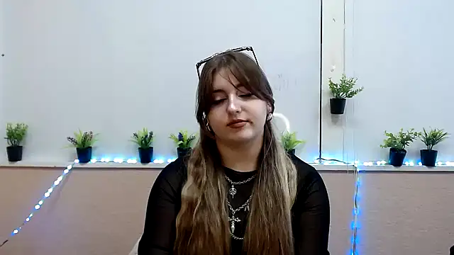 Snapshot of Dance__Queen chatting on November 2025 11:55:02 AM Dance  Queen online show from November 2025 11:55:02 AM