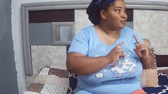 Snapshot of MassiveBoobsxxxx chatting on December 2025 05:53:01 PM MassiveBoobsxxxx online show from December 2025 05:53:01 PM