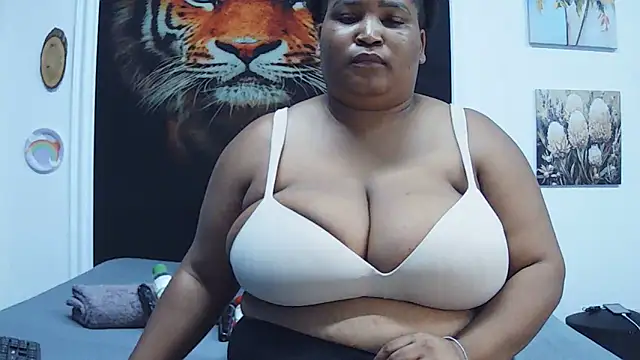 Snapshot of MassiveBoobsxxxx chatting on February 2026 03:38:01 PM MassiveBoobsxxxx online show from February 2026 03:38:01 PM