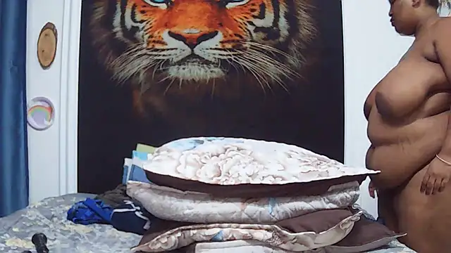 Snapshot of MassiveBoobsxxxx chatting on February 2026 07:12:02 PM MassiveBoobsxxxx online show from February 2026 07:12:02 PM