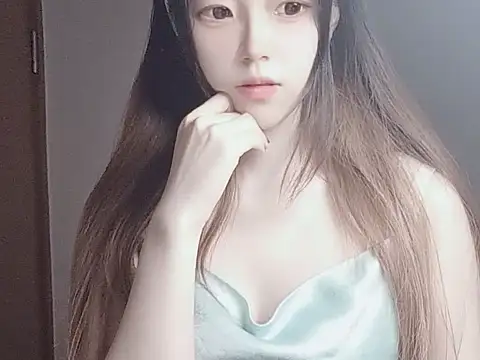 JuliaNoir online show from November 2025 06:14:01 AM