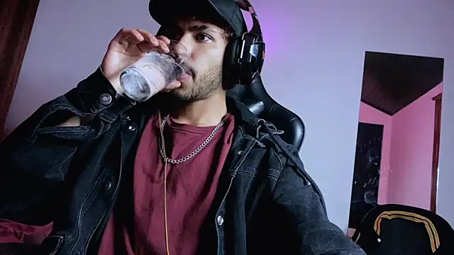 Snapshot of 3v1l chatting on November 2025 04:12:02 AM 3v1l online show from November 2025 04:12:02 AM