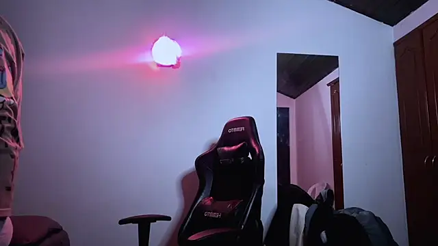 Snapshot of 3v1l chatting on November 2025 04:12:01 AM 3v1l online show from November 2025 04:12:01 AM