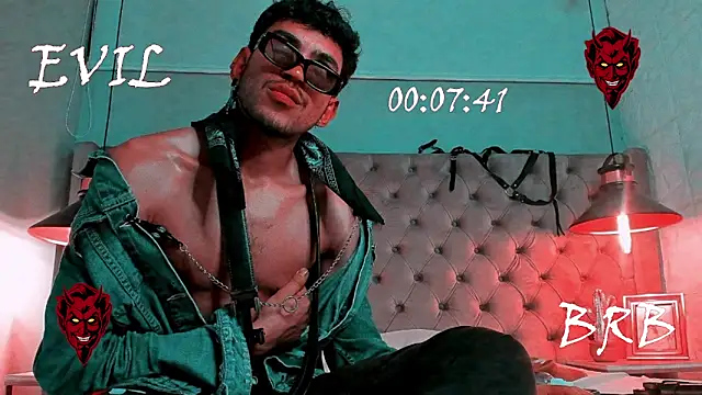 Snapshot of 3v1l chatting on November 2025 06:13:01 PM 3v1l online show from November 2025 06:13:01 PM