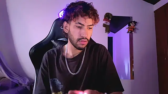 Snapshot of 3v1l chatting on November 2025 09:14:02 PM 3v1l online show from November 2025 09:14:02 PM