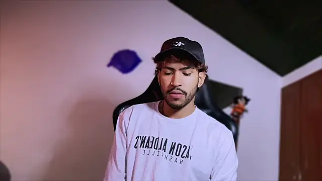 Snapshot of 3v1l chatting on December 2025 05:21:02 PM 3v1l online show from December 2025 05:21:02 PM