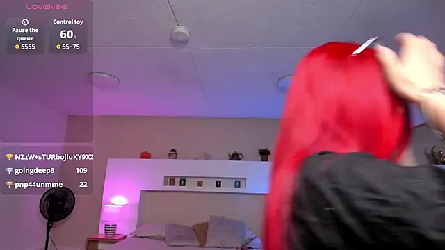 Snapshot of Sophie_Russell_ chatting on December 2025 01:29:01 PM Sophie Russell online show from December 2025 01:29:01 PM