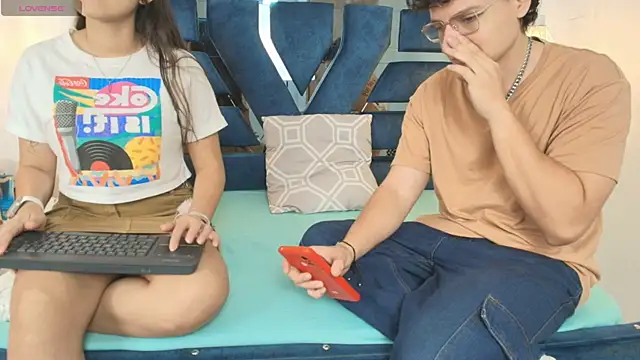 Snapshot of Zoe_And_Dylan_ chatting on November 2025 12:16:02 PM Zoe And Dylan online show from November 2025 12:16:02 PM