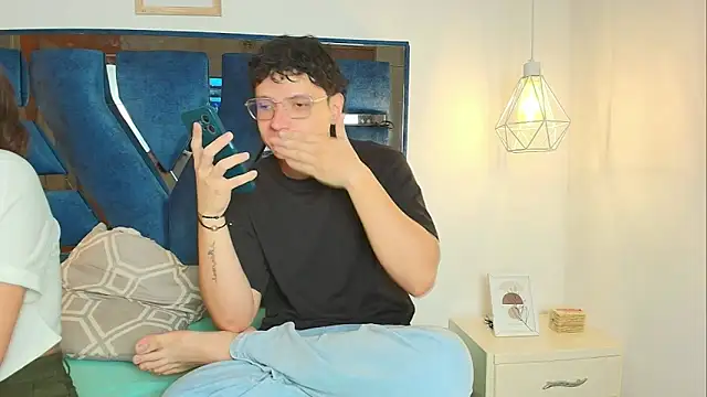 Zoe And Dylan  online show from February 2026 12:37:01 PM