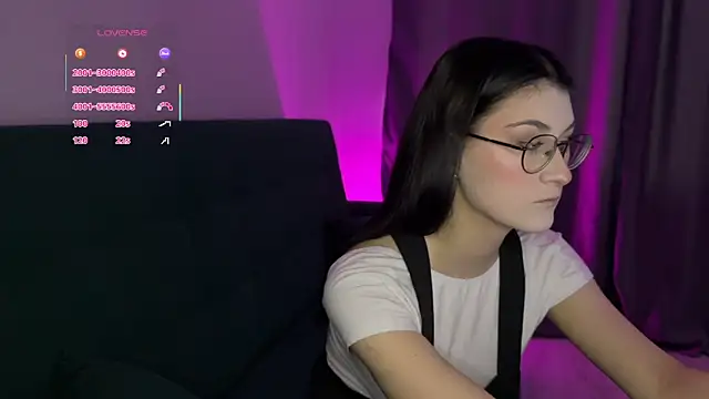 Snapshot of LinnaFairy chatting on November 2025 09:42:02 AM LinnaFairy online show from November 2025 09:42:02 AM