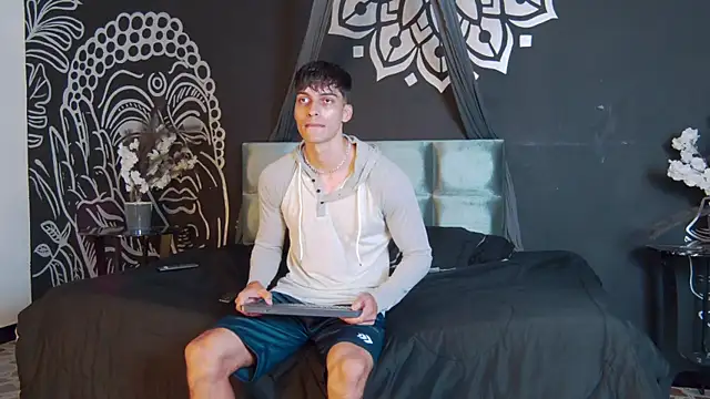 AlessioVitale online show from November 2025 12:39:02 PM