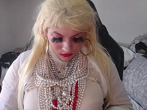 VanesaCrossic online show from April 2026 08:09:02 AM