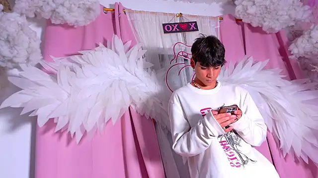 Leo Glow online show from April 2026 01:42:02 AM