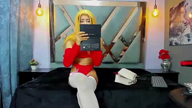 Snapshot of RegannTaylor chatting on December 2025 01:50:02 PM RegannTaylor online show from December 2025 01:50:02 PM