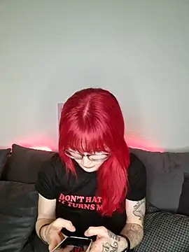 Snapshot of SkinnyGinny chatting on November 2025 08:13:02 AM SkinnyGinny online show from November 2025 08:13:02 AM