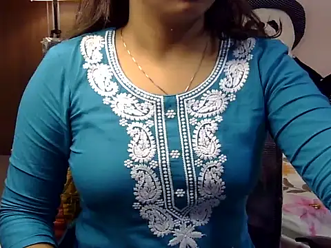 Snapshot of shakshi_89 chatting on November 2025 10:43:02 AM shakshi 89 online show from November 2025 10:43:02 AM