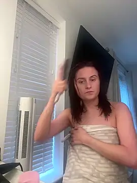 Snapshot of EmLovesxx chatting on November 2025 02:39:02 PM EmLovesxx online show from November 2025 02:39:02 PM