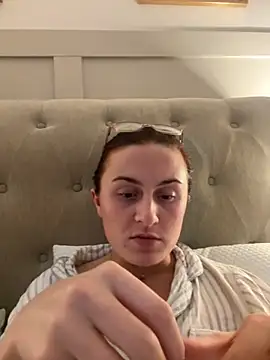 Snapshot of EmLovesxx chatting on November 2025 09:31:01 PM EmLovesxx online show from November 2025 09:31:01 PM