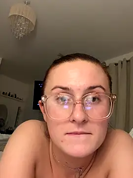 Snapshot of EmLovesxx chatting on November 2025 08:57:01 PM EmLovesxx online show from November 2025 08:57:01 PM