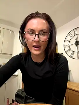 Snapshot of EmLovesxx chatting on November 2025 12:32:02 AM EmLovesxx online show from November 2025 12:32:02 AM