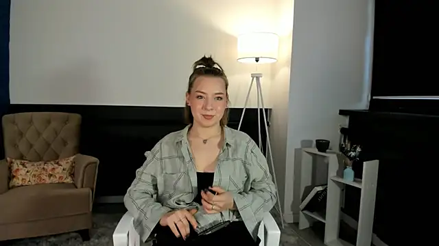 Snapshot of VanitaOkamoto chatting on November 2025 11:32:01 AM VanitaOkamoto online show from November 2025 11:32:01 AM